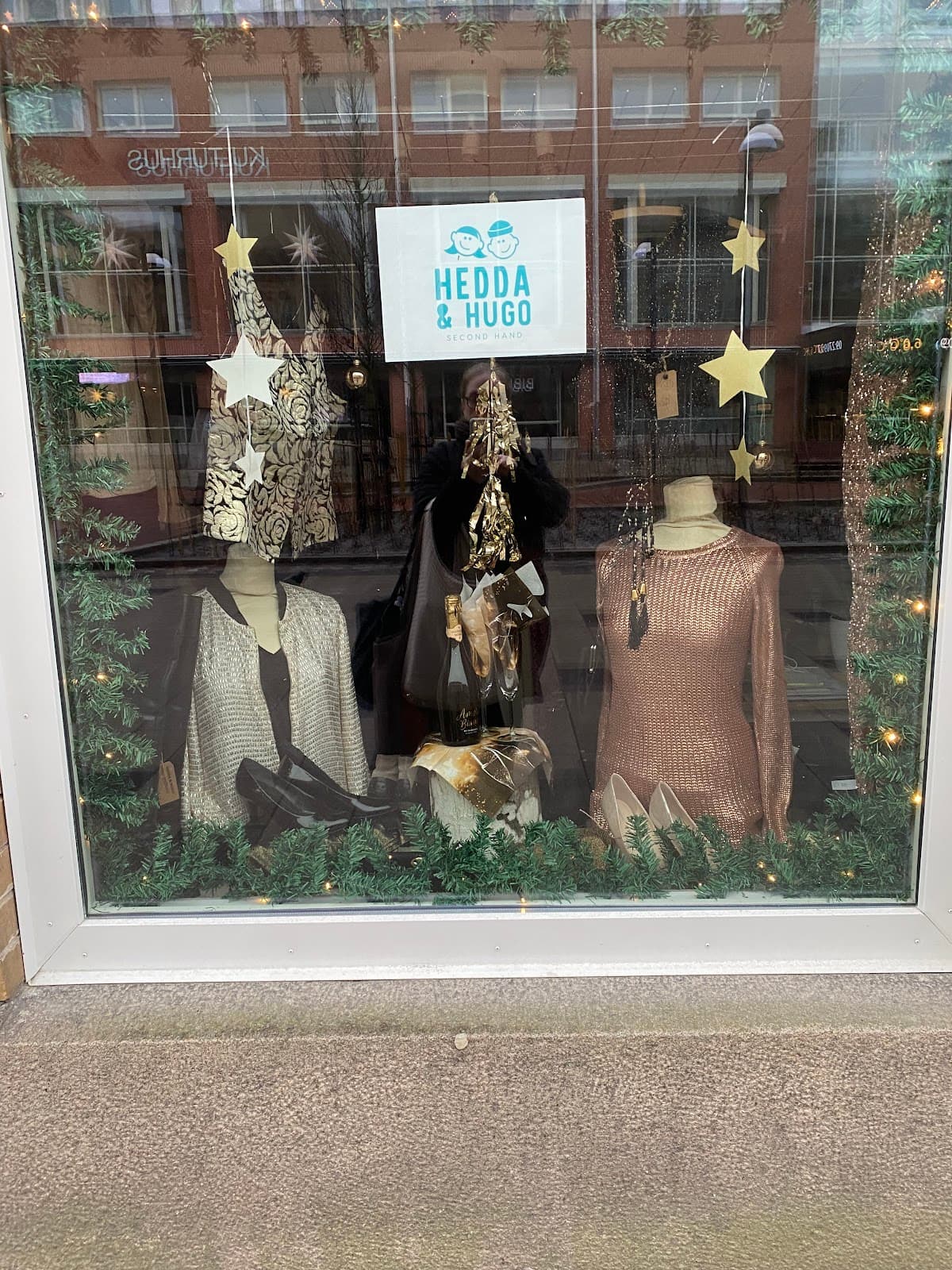 Hedda och Hugo Secondhand - Photo 1