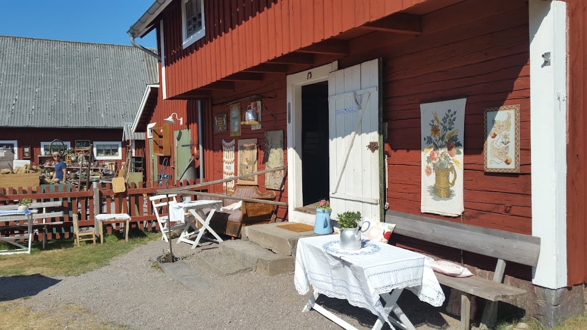 Östregårds antik och loppmarknad - Photo 1