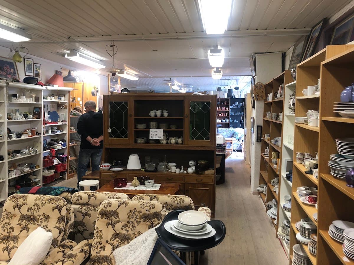 Hilding Sjöblom second hand och bistånd - Photo 1