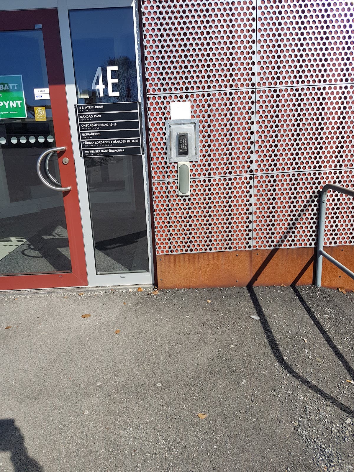 Åter i Bruk bygg- och secondhandbutik - Photo 1