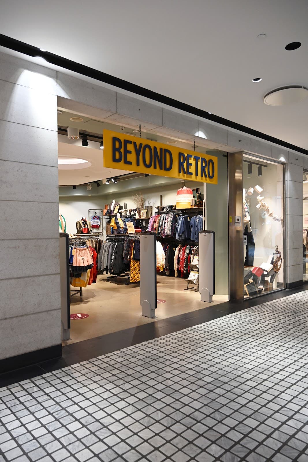 Beyond Retro - Photo 1