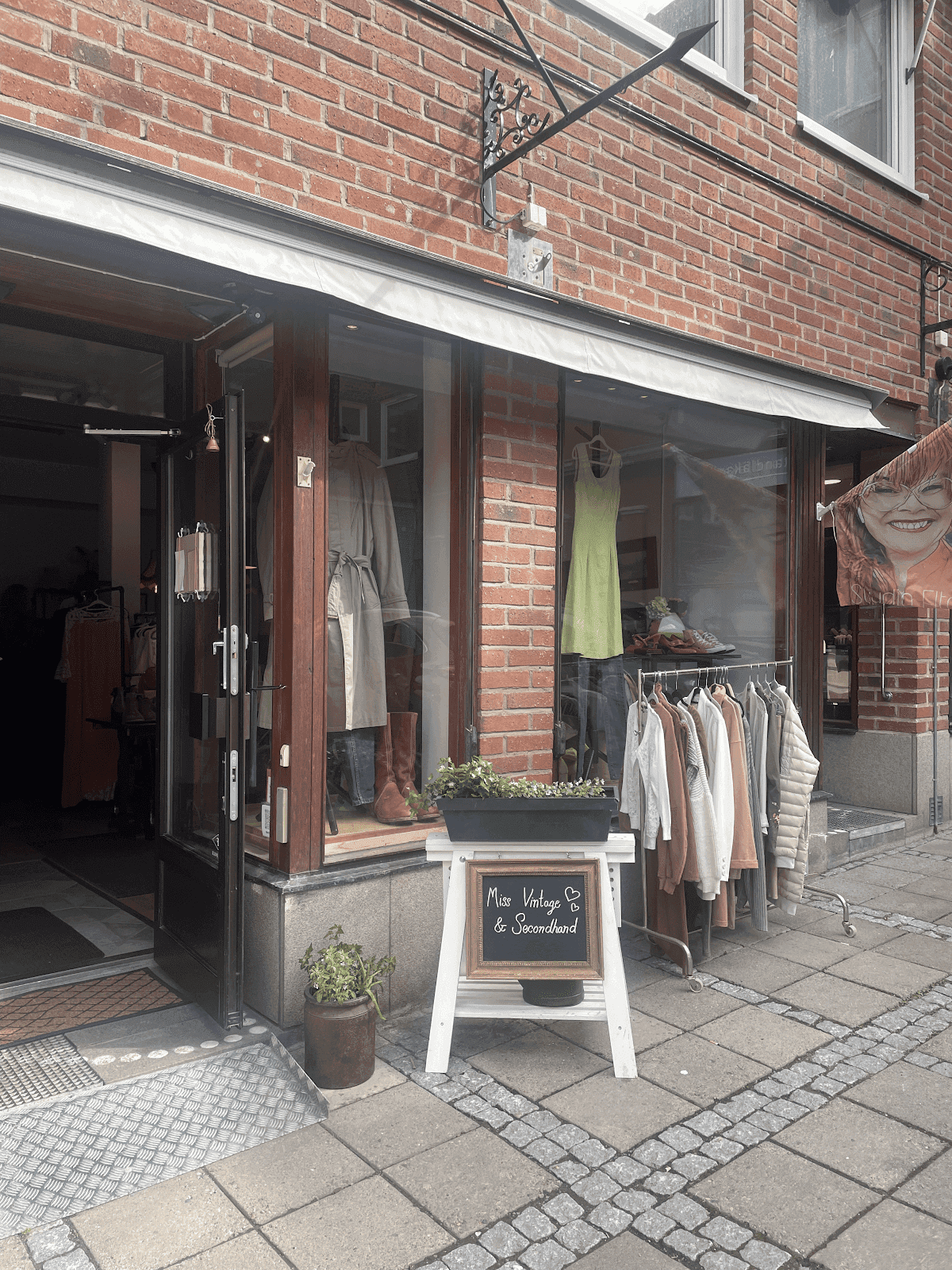 Miss Vintage & Secondhand - Photo 1